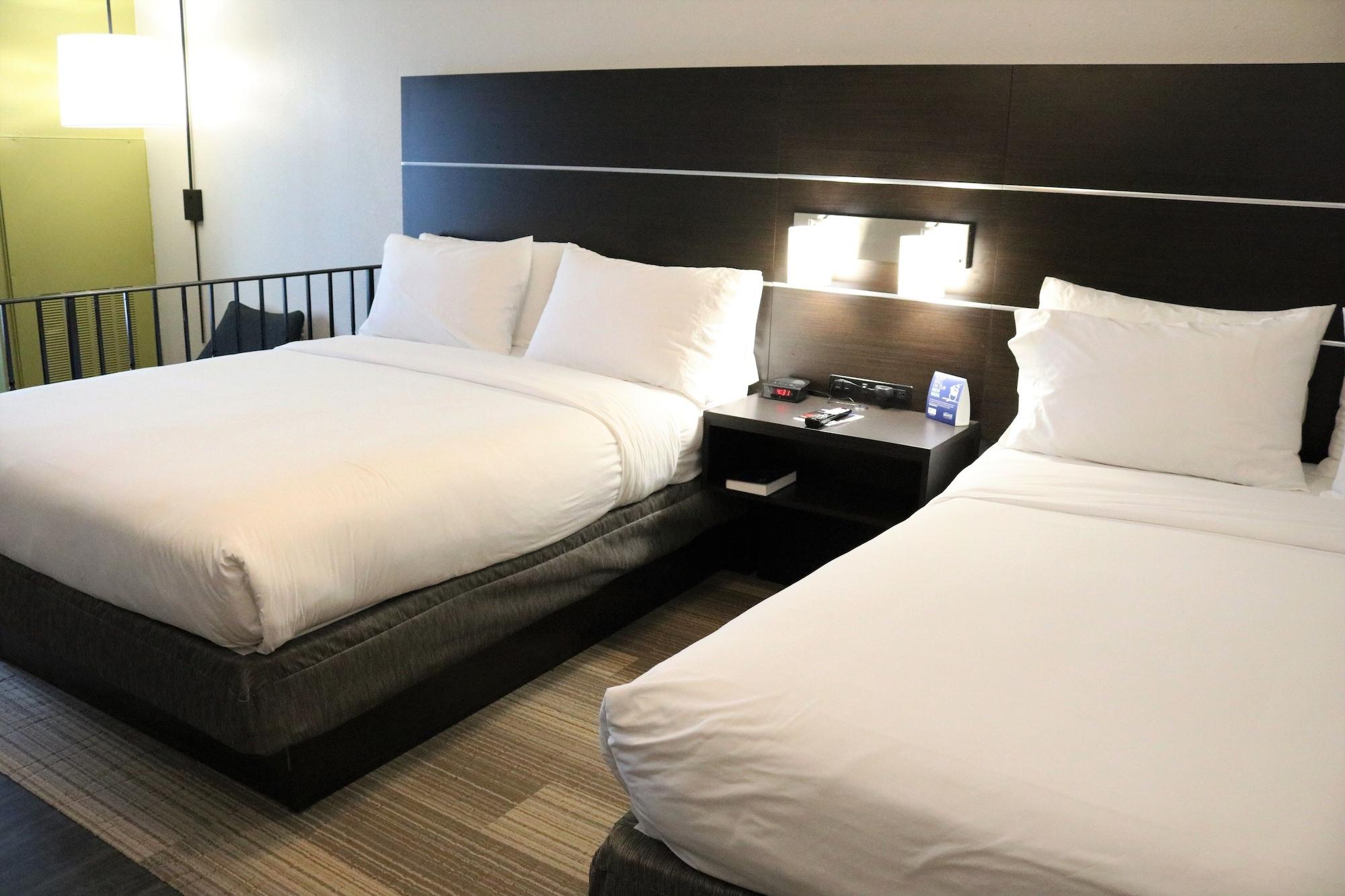 Holiday Inn Express Hotel & Suites Columbia-Fort Jackson By Ihg Exterior foto