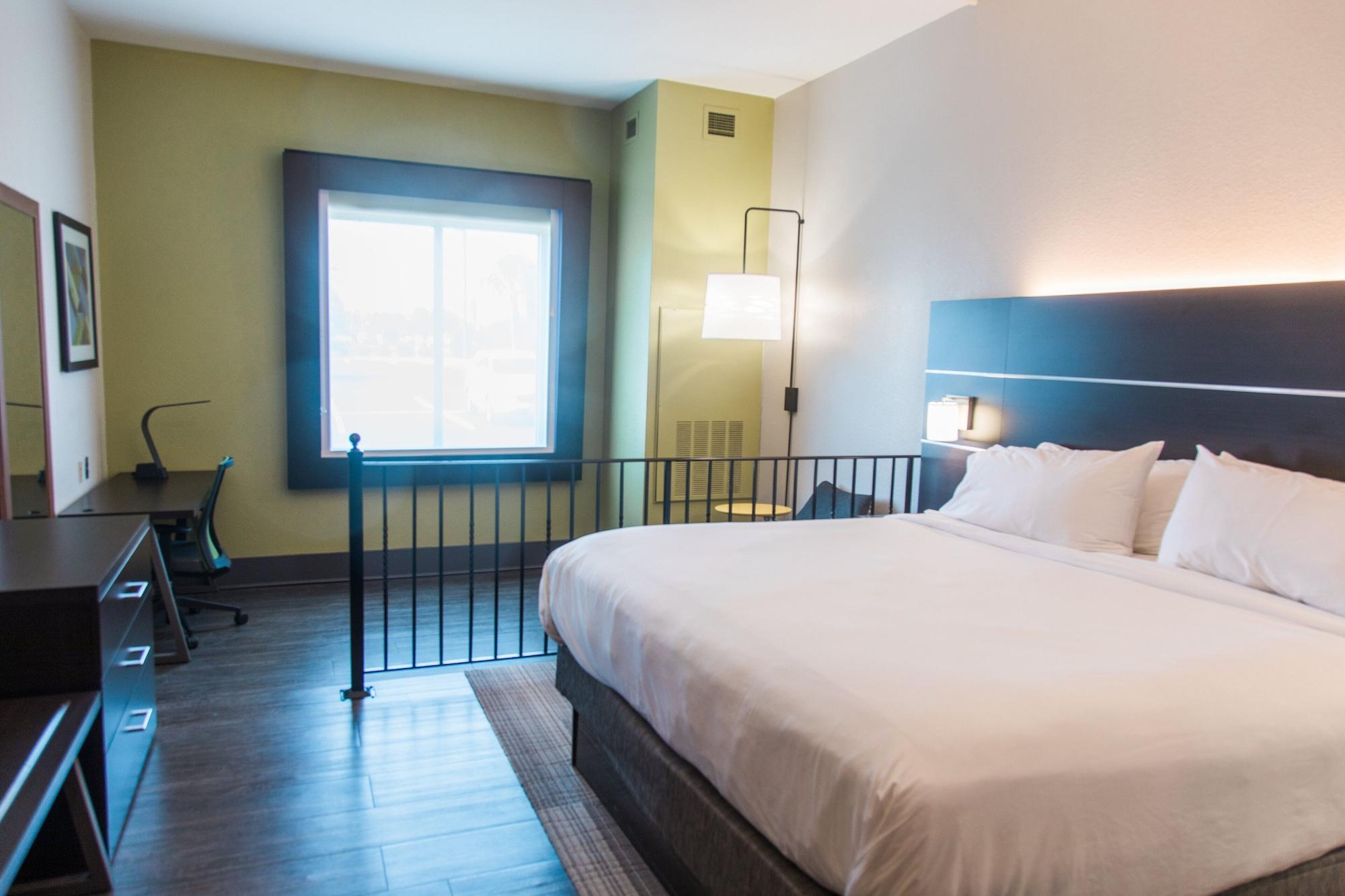 Holiday Inn Express Hotel & Suites Columbia-Fort Jackson By Ihg Exterior foto
