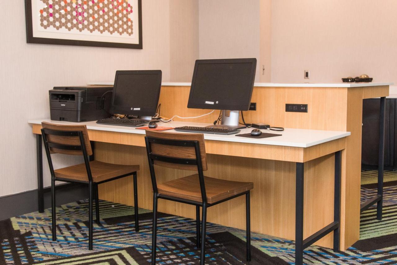 Holiday Inn Express Hotel & Suites Columbia-Fort Jackson By Ihg Exterior foto