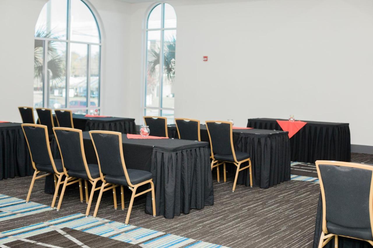 Holiday Inn Express Hotel & Suites Columbia-Fort Jackson By Ihg Exterior foto