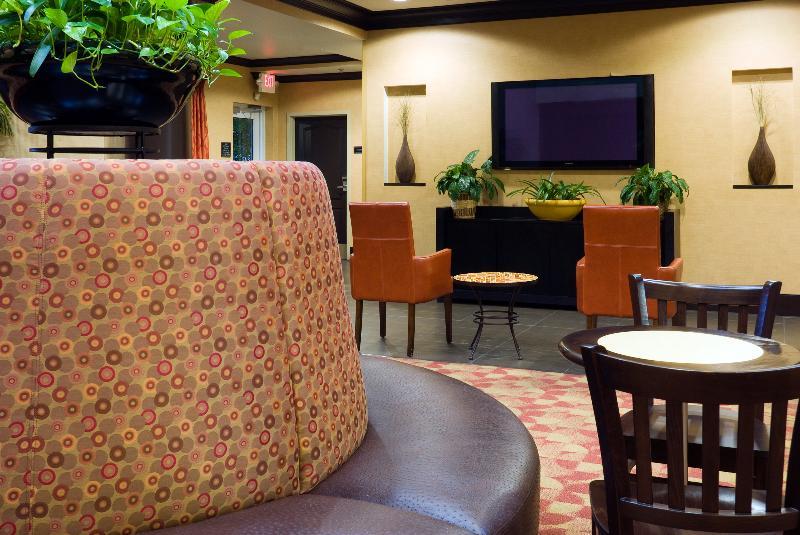 Holiday Inn Express Hotel & Suites Columbia-Fort Jackson By Ihg Exterior foto